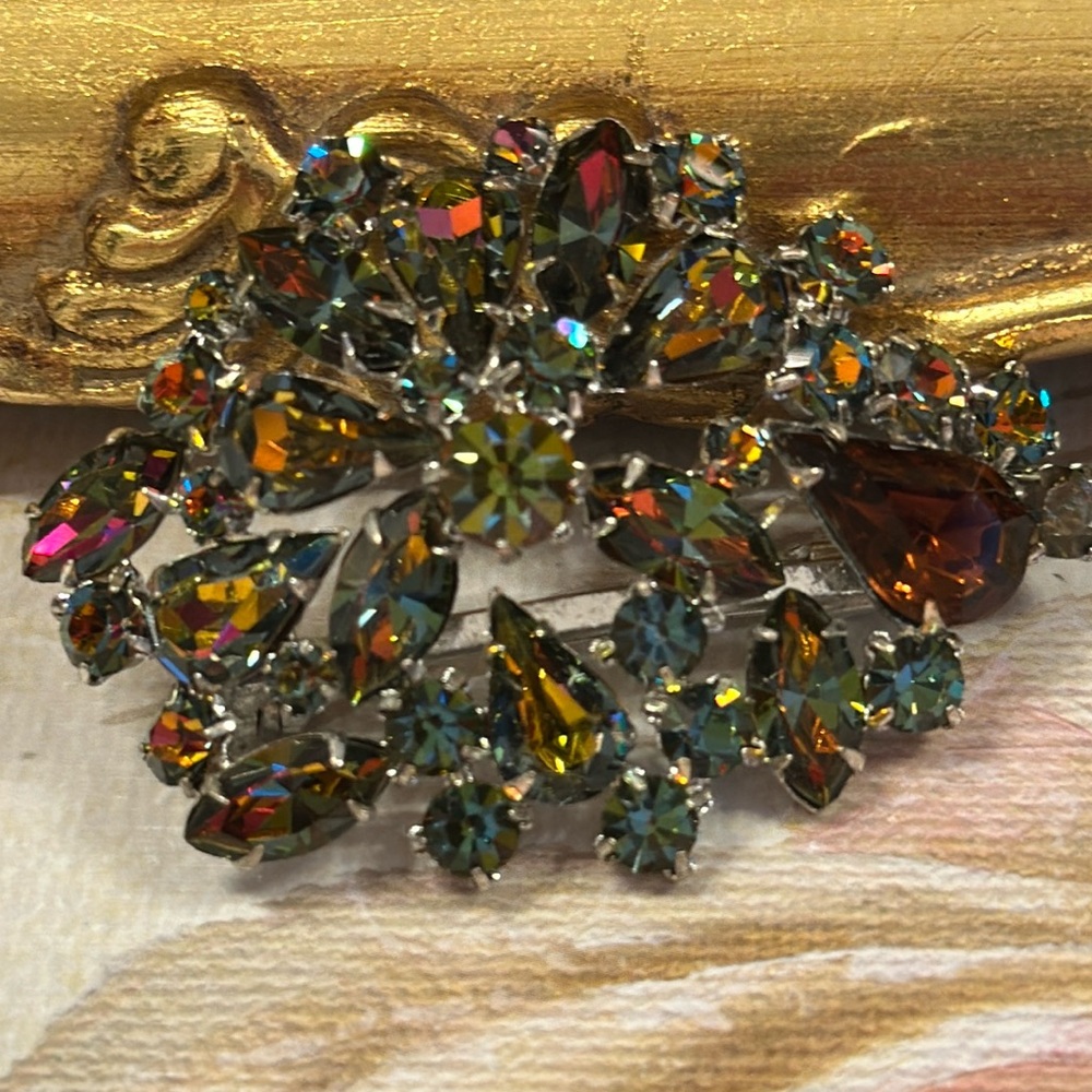 Watermelon brooch w/prong set eye catching Rhinestones in greens & rusts